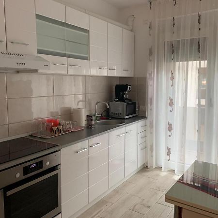 Apartament Cu 2 Camere Oradea Exteriör bild